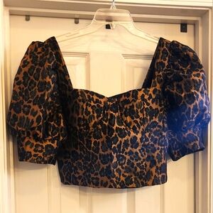 Leopard Print Puffy-Shoulder Crop Top